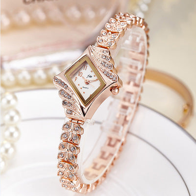 Modische Quarzuhr mit Armband für Frauen