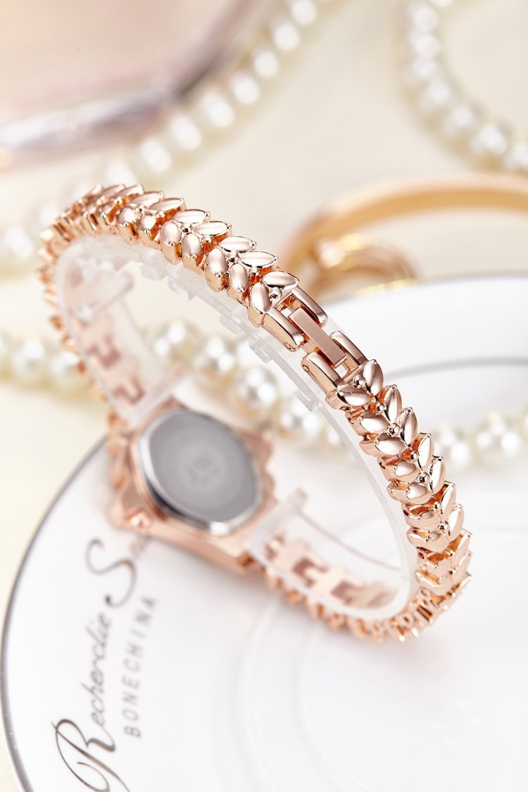 Modische Quarzuhr mit Armband für Frauen